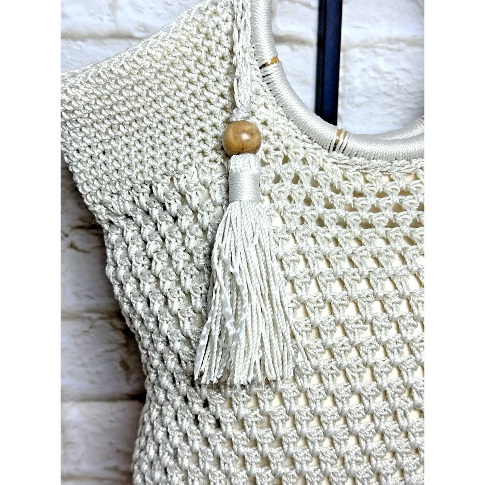 Unbranded crocheted ivory